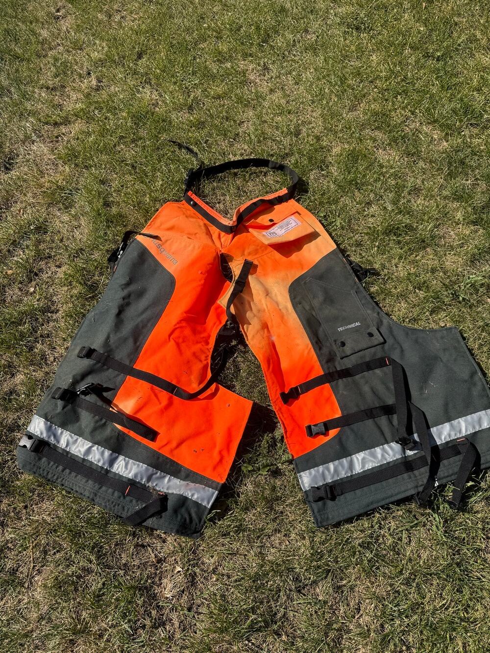 Husqvarna, Technical Apron Wrap Chainsaw Chaps Chaps. Size Waist OSFA, Leg 36".